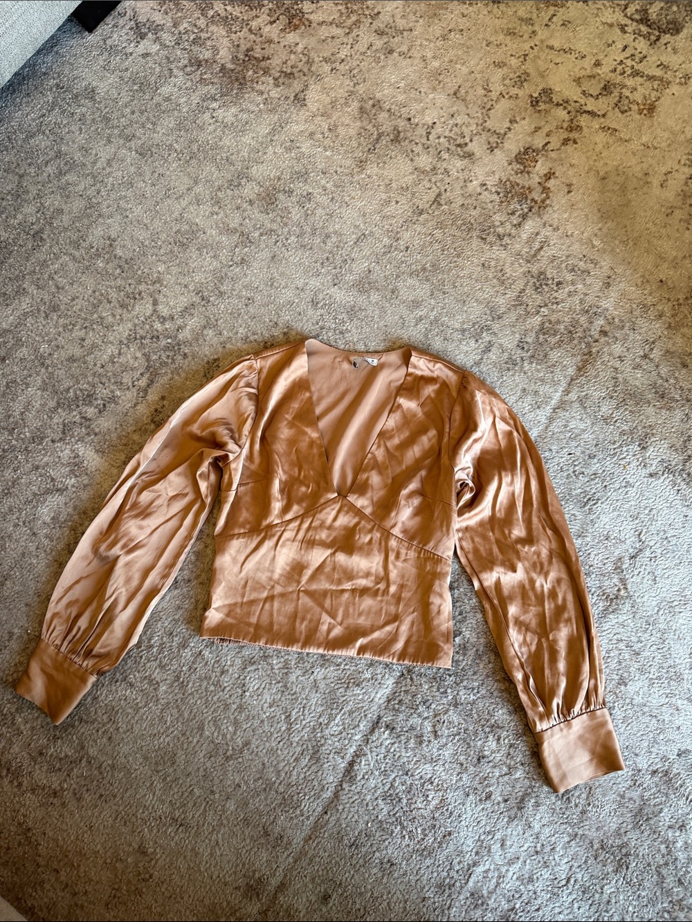 Abercrombie & Fitch Satin Long Sleeve Copper Color Tan Blouse V‎ Neck Medium